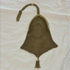 Incredible vintage 14k gold mesh early 1900s bag with sapphire